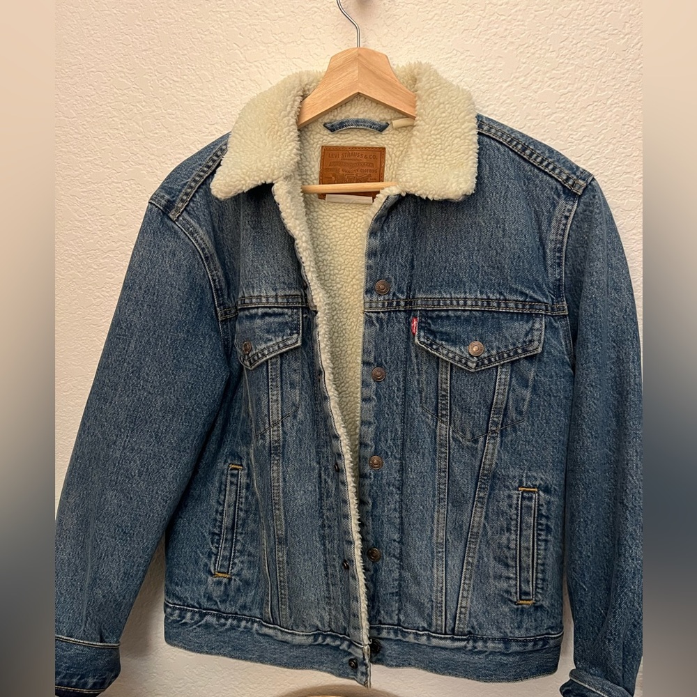 LEVI'S EX-BOYFRIEND SHERPA TRUCKER Jacket